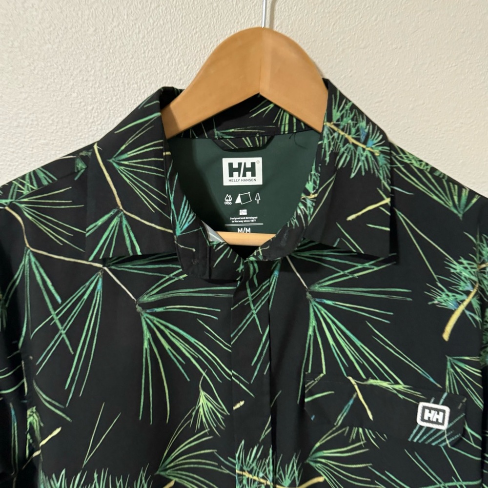 Helly Hansen Oya Short Sleeve Button Shirt Ebony Black Green Pine Tree Print-M - Picture 4 of 9